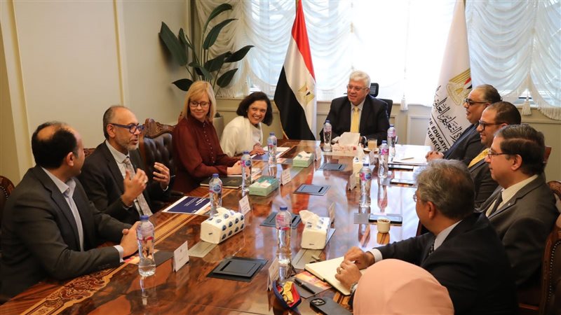الدكتور أيمن عاشور