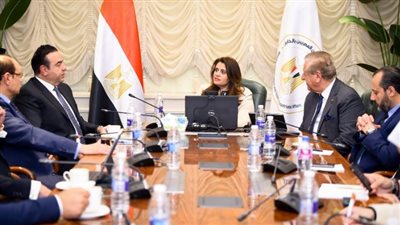 وزيرة الهجرة تبحث آخر مشروعات الشركة الاستثمارية للمصريين بالخارج 