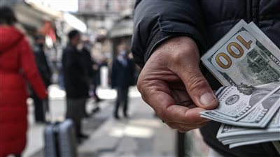 الدولار يتهاوى في السوق السوداء، وصل لــ 45 جنيها اليوم الجمعة