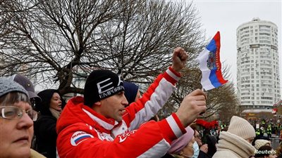 جنازة مهيبة، آلاف الروس يشيعون جثمان المعارض أليكسي نافالني إلى مثواه الأخير (صور)