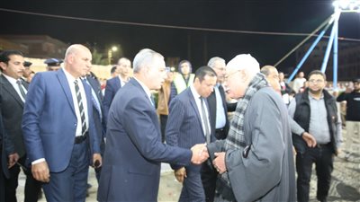 محافظ كفر الشيخ يقدم واجب العزاء لأسر ضحايا حادث معدية نكلا بقرية ميت الديبة (صور)