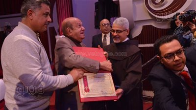  ناهد السباعي تهدي الجائزة لوالدتها وكلمة لطفي لبيب، مشاهد من مهرجان المركز الكاثوليكي للسينما (فيديو)