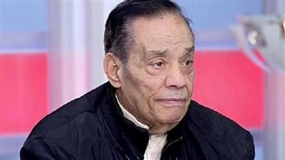 الخلاف على دفن حلمي بكر يشعل مواقع التواصل الاجتماعي، والنشطاء يتساءلون عن سر وفاته 