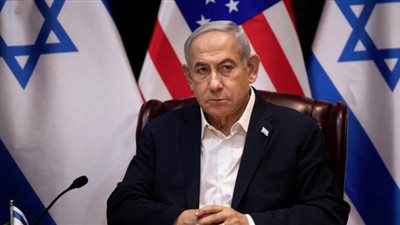 إعلام عبري: طواقم متخصصة تفحص مغلفا مشبوها على مكتب نتنياهو