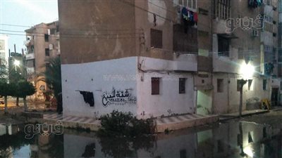 مياه الصرف الصحي تغرق مساكن المحلة الكبرى فى الغربية (صور)