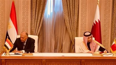 رئيس وزراء قطر يؤكد استمرار العمل المشترك في القضايا الإقليمية بين القاهرة والدوحة