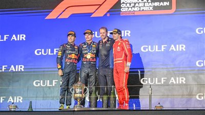 فيرستابين يتوج بجائزة البحرين الكبرى للفورمولا بحضور 100 ألف شخص