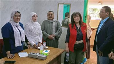 فحص 360 حالة وإجراء 17 عملية جراحية في قافلة طبية بالوادي الجديد