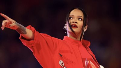 ريهانا تطلق خط إنتاج لعلامتها التجارية لمستحضرات التجميل في الهند