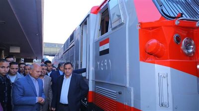 وزير النقل يتفقد ورش أبو زعبل