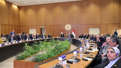 أيمن عاشور يبحث مع وزير الثقافة المجرى سبل التعاون المُشترك