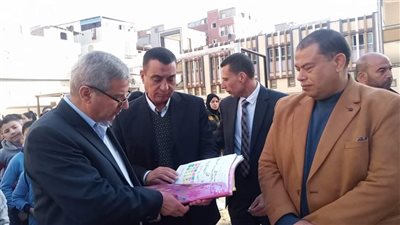 مدير تعليم دمياط يوجه الاهتمام بالأنشطة التربوية داخل المدارس 
