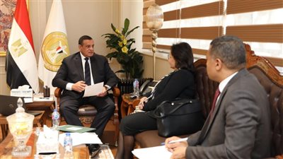 وزير التنمية المحلية يبحث مع أمين المجلس القومى للطفولة والأمومة مجالات التعاون المشترك 
