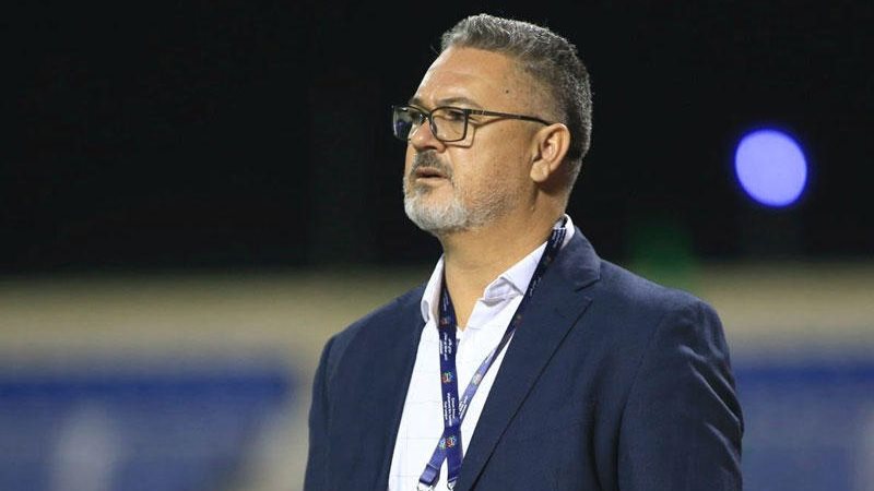 روجيرو ميكالي المدير