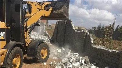 إزالة 11 حالة تعد بمدينة أبوصوير في الإسماعيلية (صور) 