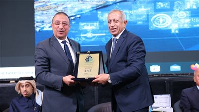 كامل الوزير: قطاع النقل البحري يحظى باهتمام القيادة السياسية