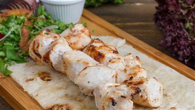 طريقة عمل كباب الدجاج بالزعتر والزبادي، أكلة لذيذة وسريعة التحضير 