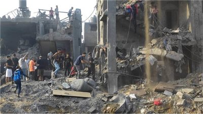 انتشال 31 شهيدا و20 مصابا في مخيم النصيرات بقطاع غزة 