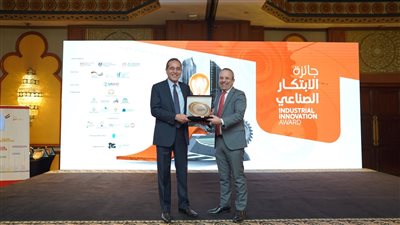 رئيس التصديري للصناعات الكيماوية يتسلم جائزة الابتكار الصناعي من Giz