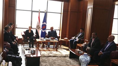 محافظ السويس يلتقي بعثة الدراسات الصينية لبحث إنشاء مركز تدريب مهني 