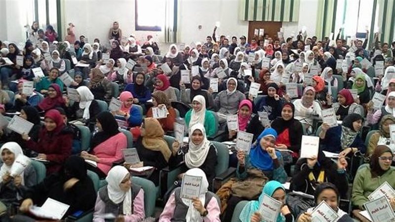 طلاب الجامعات والمعاهد