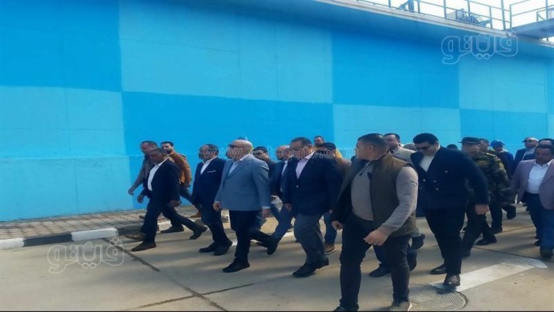 وزير الاسكان يتفقد