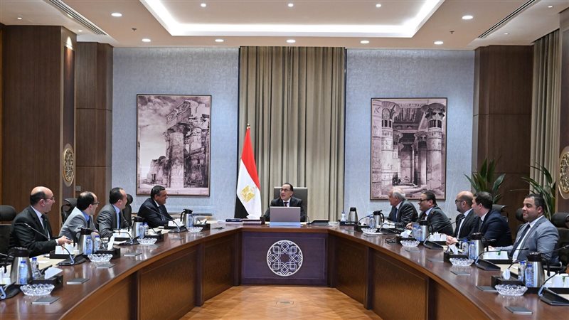 رئيس الوزراء يتابع