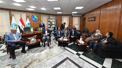 وزير الإسكان يتابع موقف خدمات مياه الشرب والصرف الصحي بالشرقية