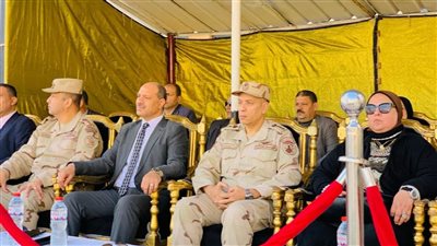 وكيل التعليم بالإسكندرية يشهد عروضا مختلفة لطلاب مدرسة طوسون بالطابور الصباحي