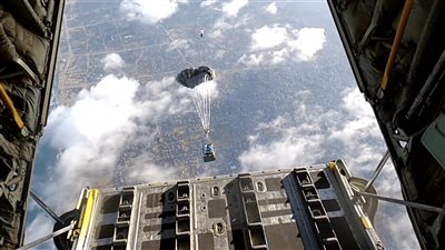 مصر والإمارات تواصلان الإسقاط الجوي لأطنان من المساعدات الإنسانية شمال غزة