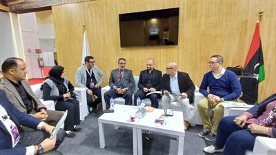 تحديث الصناعة يعقد اجتماعات مع الشركات العارضة في الجناحين الليبي والكويتي بمعرض القاهرة 