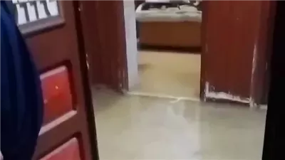 أسرة بالغربية تناشد المسئولين بإنقاذ منزلها من الانهيار بسبب مياه الصرف الصحي (فيديو)