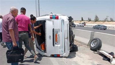 إصابة 10 أشخاص في انقلاب ميكروباص بطريق الإسماعيلية - السويس