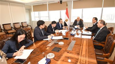 وزير الإسكان يبحث موقف المشروعات المشتركة مع شركات المقاولات الصينية