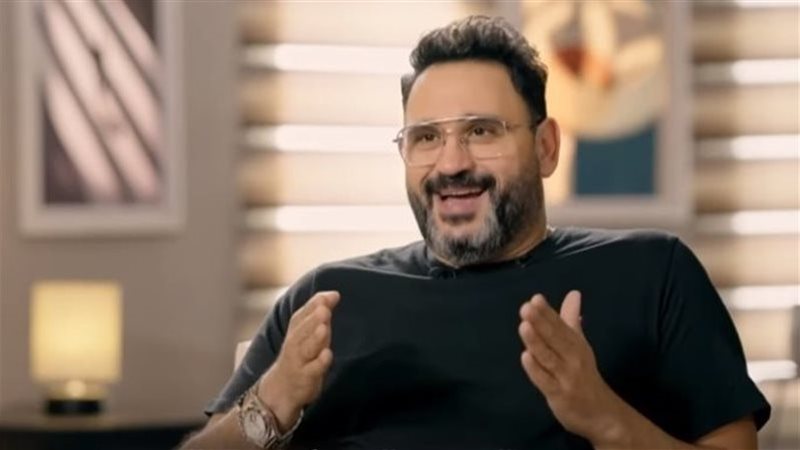 أكرم حسني،فيتو