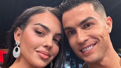 بعد الإعلان عن زواجهما، الحكاية الكاملة لعلاقة كريستيانو وجورجينا، عانت من الفقر وعملت بائعة في محل، والدها تاجر مخدرات مات في السجن