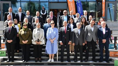 رئيس جامعة عين شمس يستقبل وفدًا من إسكس البريطانية لبحث سبل التعاون