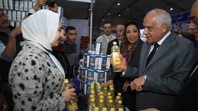  أسعار اللحوم والدواجن وياميش رمضان في معرض أهلا رمضان بمطار إمبابة