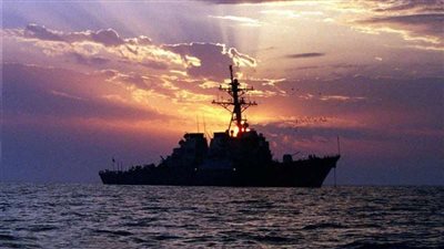 الجيش الأمريكي يعلن إحباط هجوم على المدمرة 