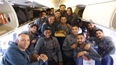 بعثة الأهلي تحتفل بعيد ميلاد أفشة وسامي قمصان (فيديو)