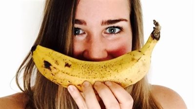 قناع الموز لبشرة مشرقة وخالية من التجاعيد، وكيفية صنعه واستخدامه