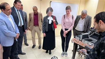 وفد من جامعة بانونيا المجرية يزور 