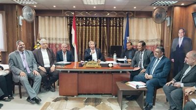  مدير تعليم دمياط يطالب بالاهتمام بحل مشاكل المعلم باعتباره عنصرًا أساسيًا في مسيرة النهوض بالتعليم