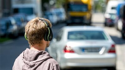 دراسة تكشف: الضوضاء ترفع مستوى الزنك بالأذن الداخلية وتسبب الصمم