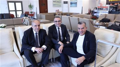 نهائي كأس مصر، السفير المصري بالسعودية يستقبل بعثة الأهلي بمطار الملك خالد