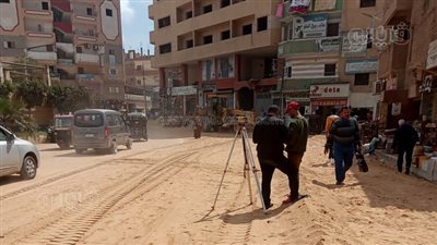 رصف وتطوير شارع الجيش بالسنطة في الغربية لتيسير حركة المواطنين (صور)