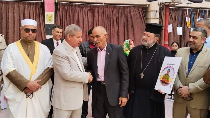 وكيل الوزارة يكرم
