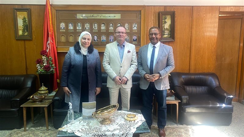 جامعة عين شمس، فيتو