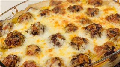 طريقة عمل طاجن الكفتة بالبشاميل والجبنة من الشيف نيفين 