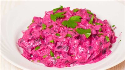 طريقة عمل سلطة البنجر بالزبادى، لذيذة ومغذية ومناسبة للعزومات 